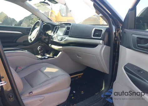 2017 Toyota Highlander Le Plus z USA, uszkodzony, nr VIN 5TDZZRFH0HS231861